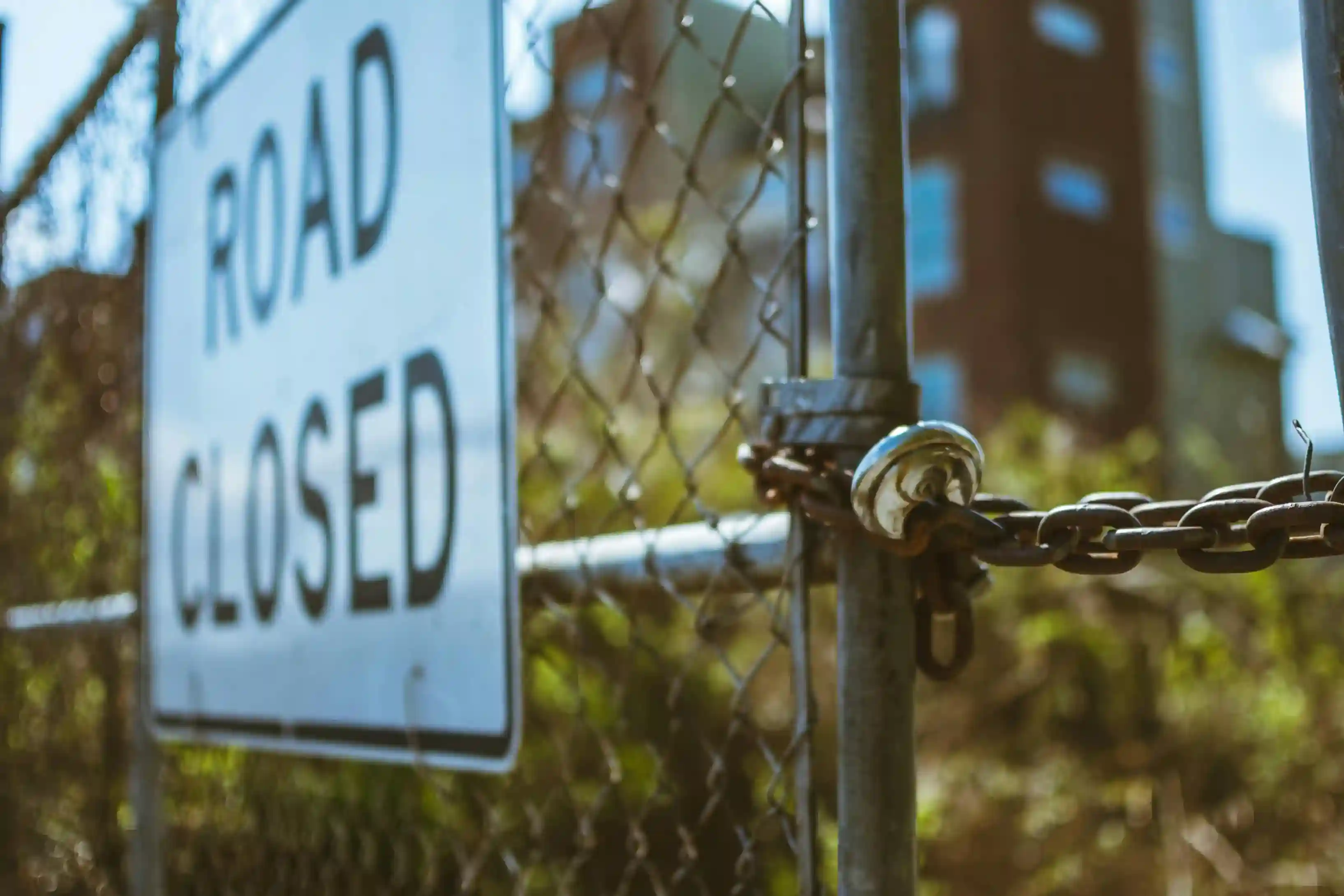 A Temporary Fencing with road closed plate